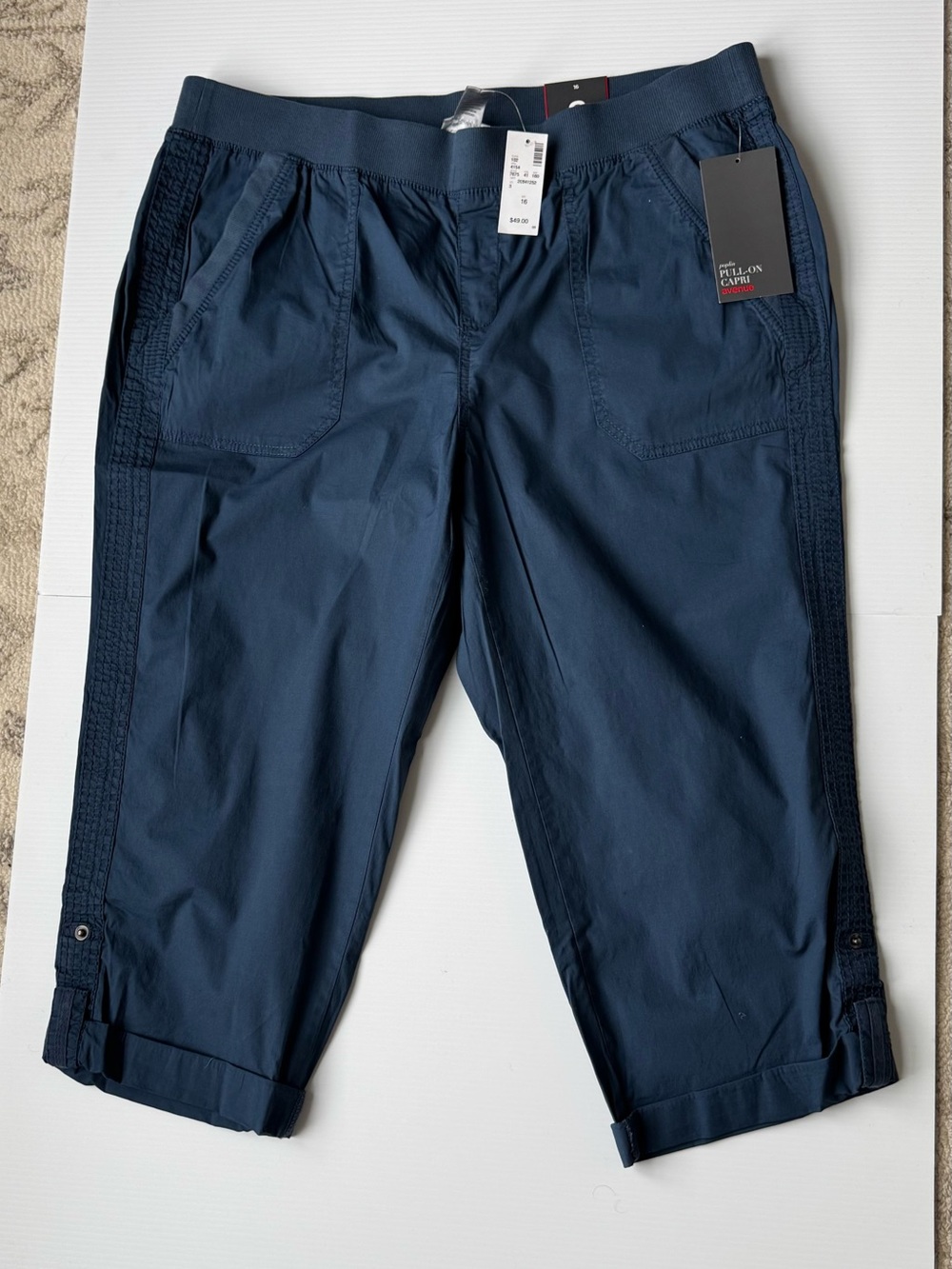 Avenue Poplin Pull On Capri Pants In Coastal Blue